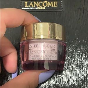 Estée Lauder Resilience Multi Effect day SPF 15